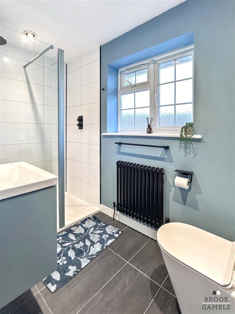 4 Bedroom House. Park Lane in Eastbourne,  15